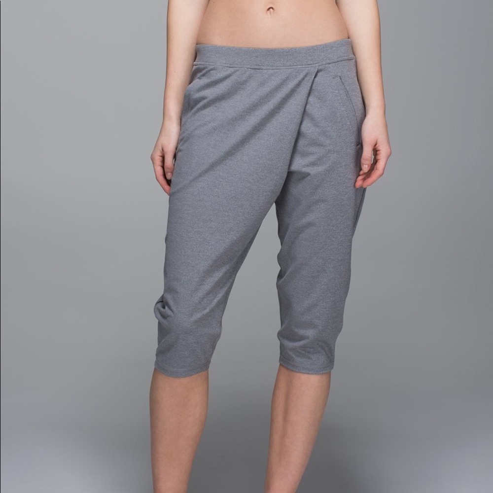 EUC lululemon crop size 4